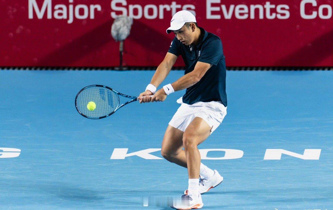 香港250首轮，🇨🇳商竣程6-4 6-4淘汰科梅萨纳，收获开门红！即时排名N