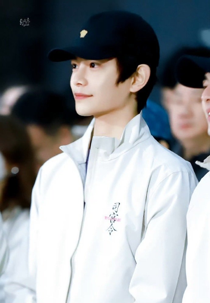 司宫令路透终于等到开机，路透里俩人状态都好好，不刻意不做作，看着就很有故事感～司