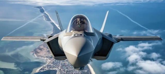 这仗还怎么打？F35还在2000公里外刚起飞，解放军就能把它锁定了。打个比方，美