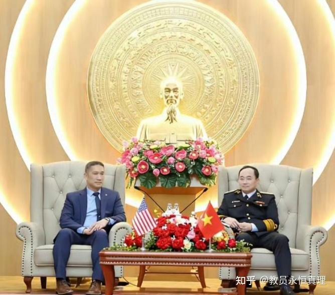 1975年，他那时四岁 曾以难民的身份逃离越南。 51年后的今天 他又回来了以美
