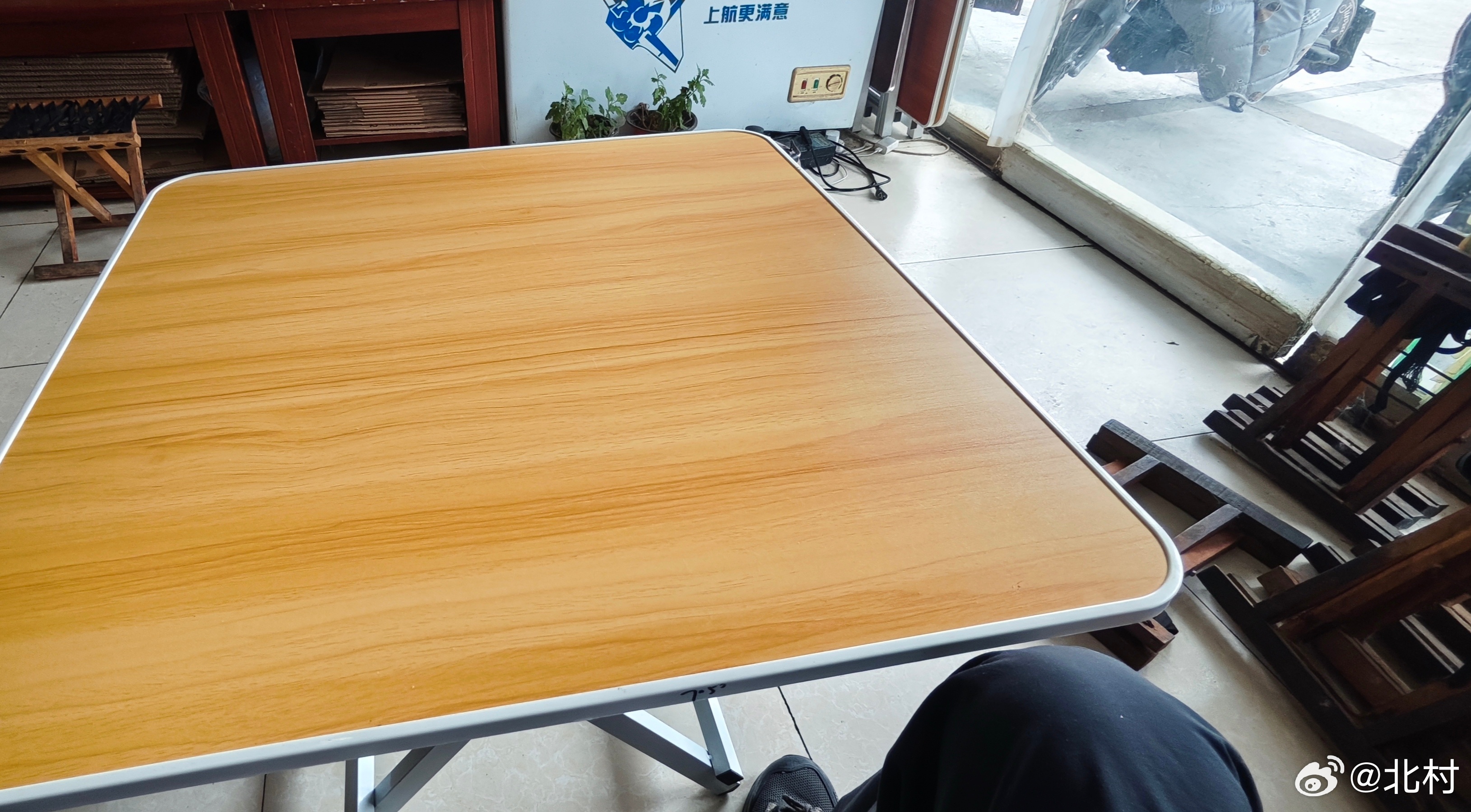 老教授在枣庄寻访山东名馔：“枣庄辣子鸡”。它是山东省级非遗、枣庄城市名片，核心是