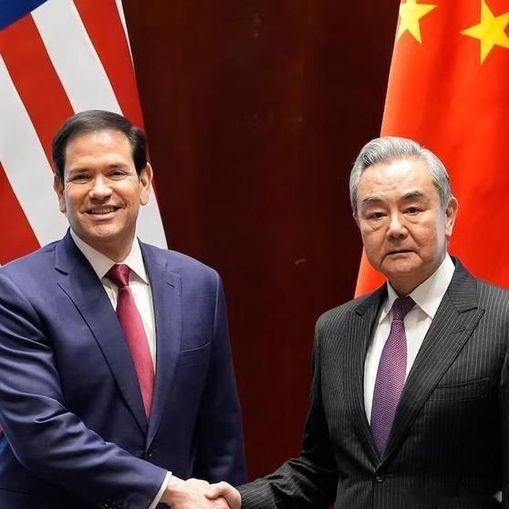 《2026央行宣布，人民币存款暴增，中方不再持有美债，王毅送美国18个字真言！中