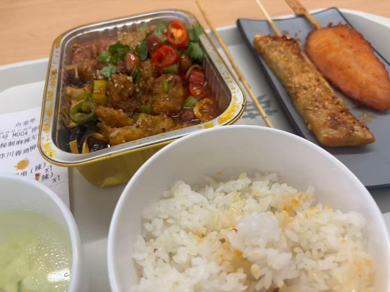 我终于吃到食堂的烤鱼了！（今晚跑步）原来在职场有人撑腰是这种感觉