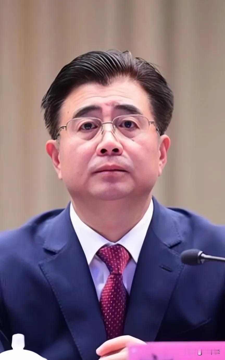 自足协宋主席上任以来，足坛发生了3件大事:

1.当球迷把希望寄托在女足身上，翘