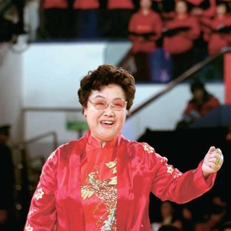 随着“人民艺术家”郭兰英的离世，真正最难平静下来的，不是98岁的田华，也不是91