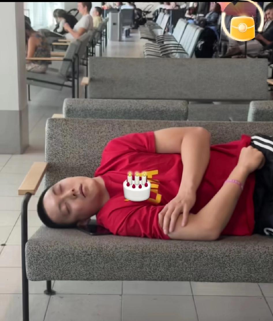 胡明轩28岁生日不一样：工作室发靓照，自己晒三分投篮，余嘉豪恶搞随喜


今天是