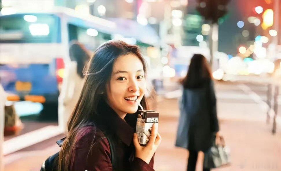 吴倩是武大校花吴倩还是努力搞事业吧 