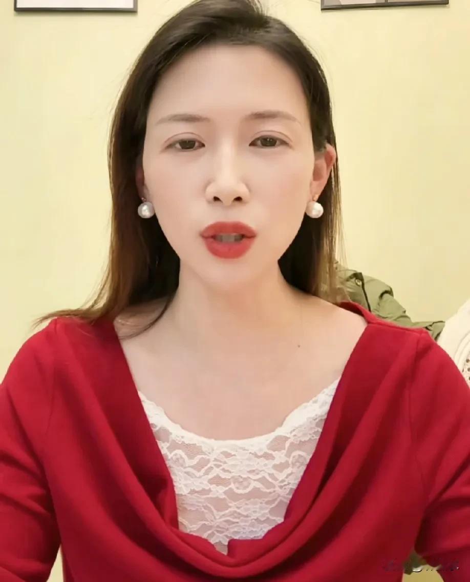 老公出轨了，只知道拉横幅堵门口？都来学学这位姐姐，看看她是怎么做的。
起因：牛女