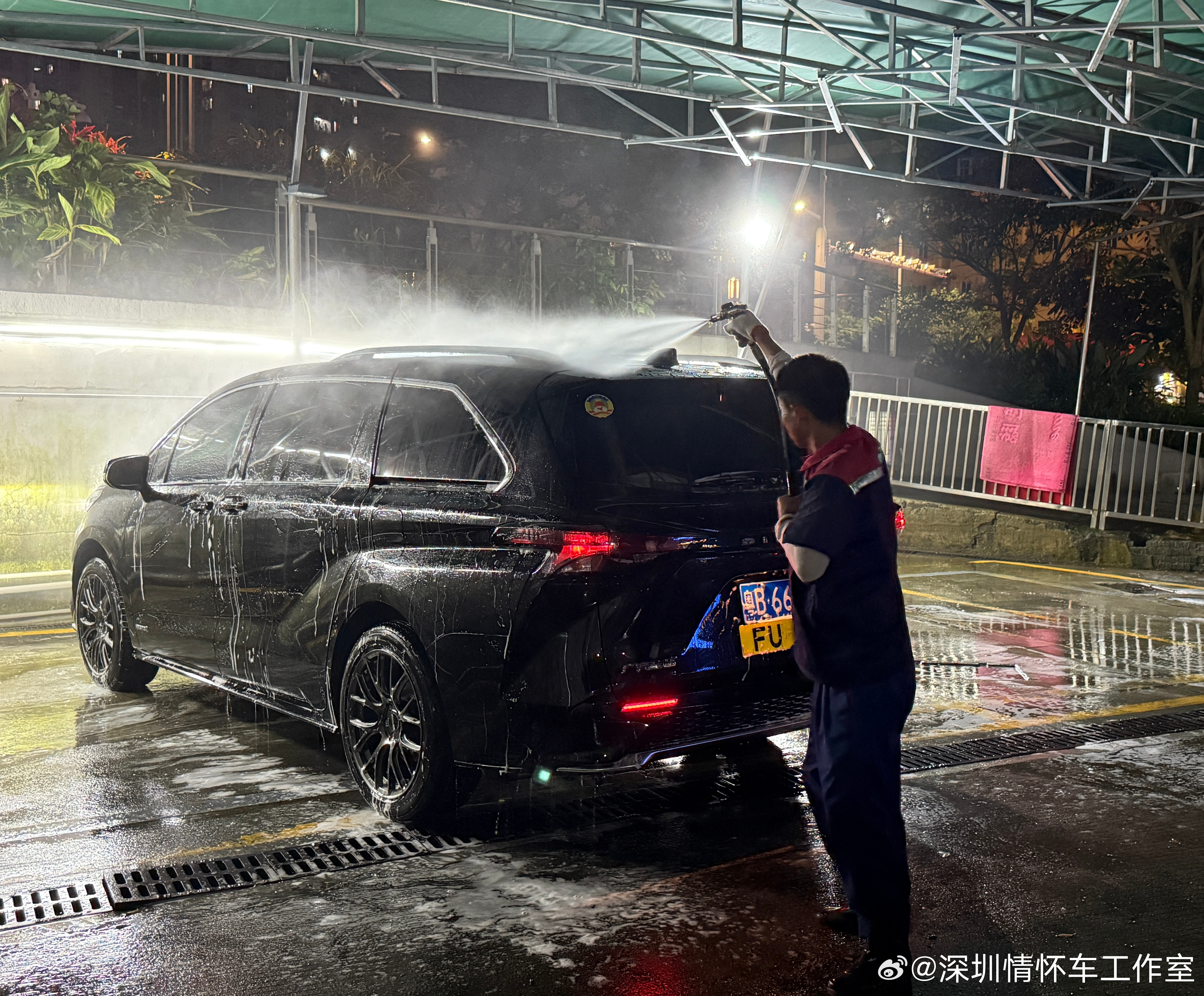 深圳人一般晚上才洗车[允悲] ​​​