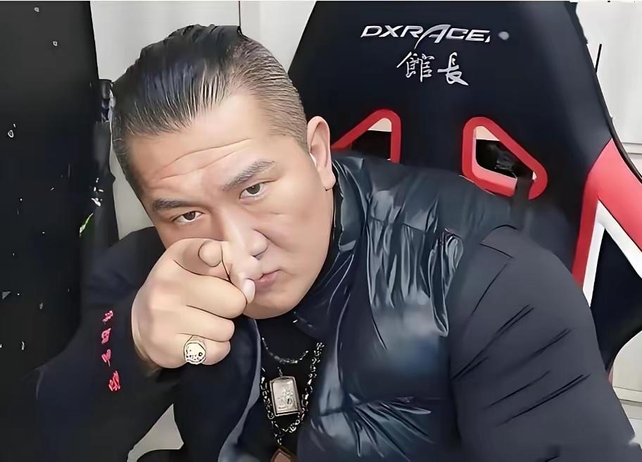 馆长陈之汉大骂台湾军购案。闹得沸沸扬扬的台湾军购案，最终以“3000亿＋4800