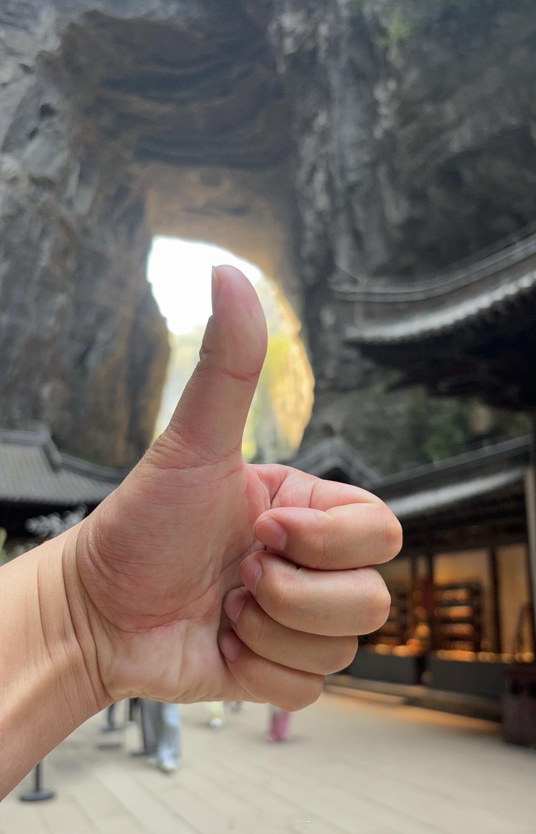 早上好！在线的兄弟别潜水啦！来波点赞888，评论区扣个"早"！  今日互动老铁：
