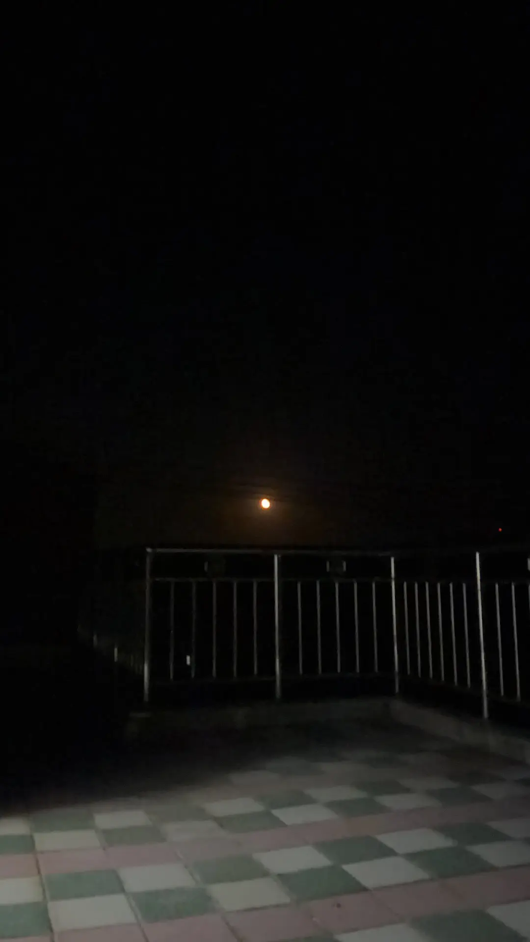 海上生明月 天涯共此时