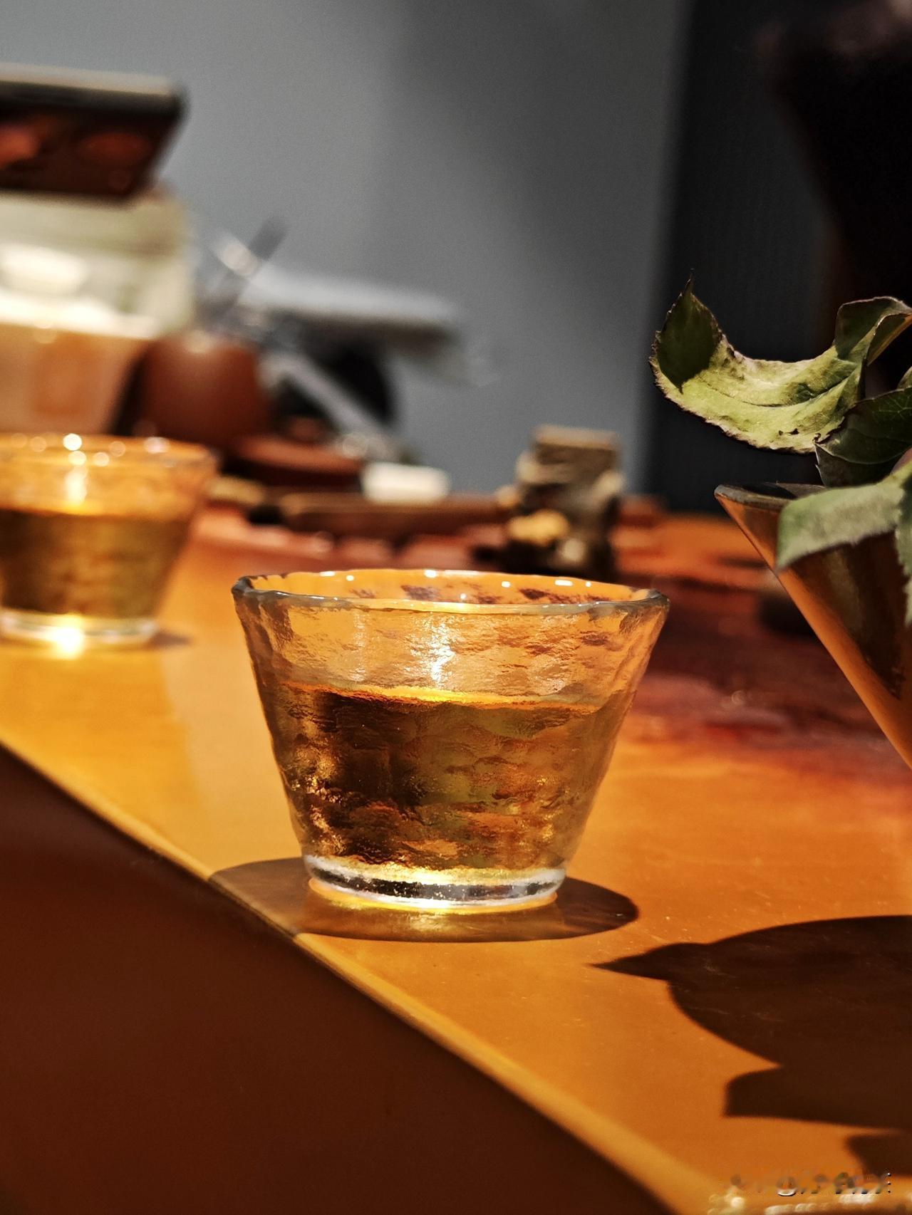 喜欢原叶茶
​主要是喜欢它的真实
​苦和涩，香和甜
​从来不虚伪