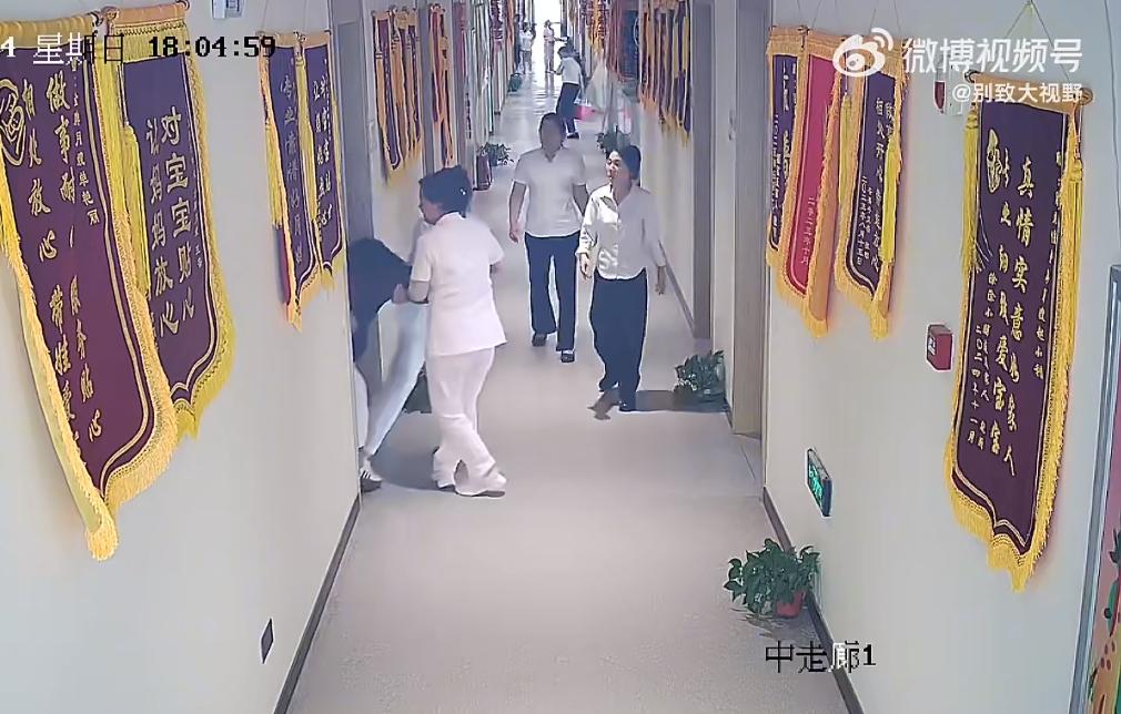 婆婆大闹月子中心，抱怨儿媳妇太会花钱，太会享受了。儿媳妇生了个女儿，没有和婆婆商
