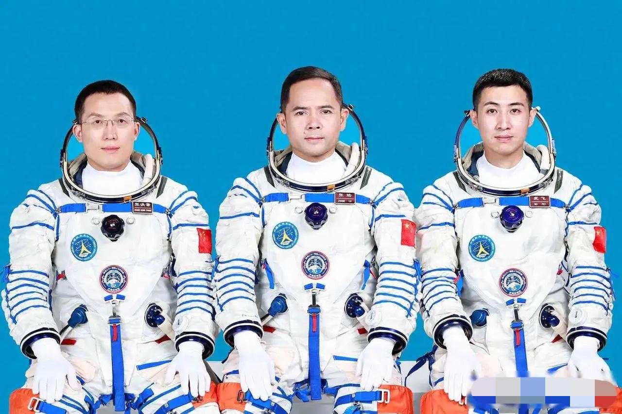 怪不得这两天追剧的少了，
刷短视频的也没劲了，
原来大家都是和我一样，全在等待神