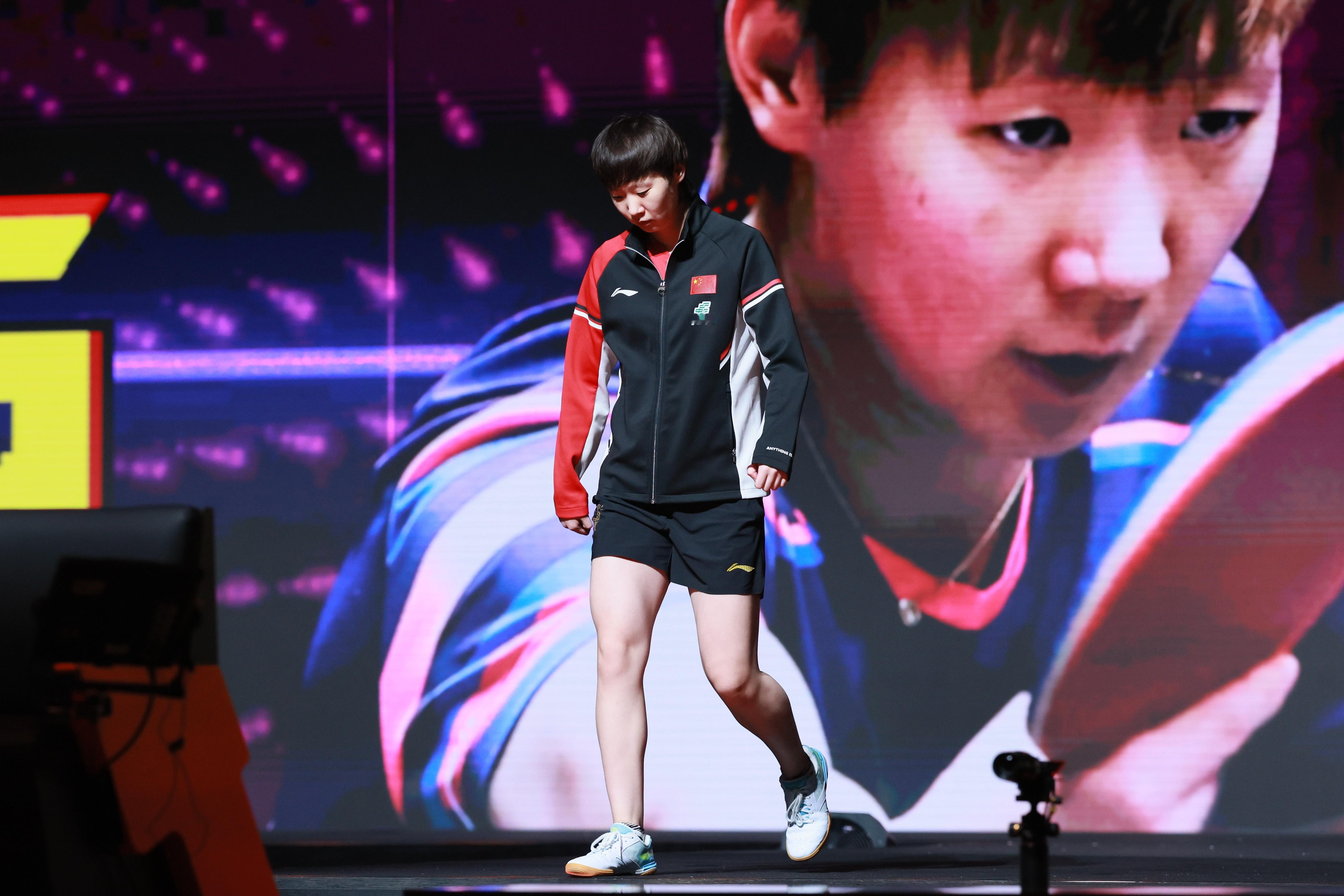 王曼昱回应4比2张本美和251210香港总决赛女单1/8决赛 | 中体王曼昱香港