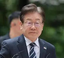这次是真的扛不住了！韩国被曝决定向特朗普妥协！
9月4日，韩国多方人士向外界媒体