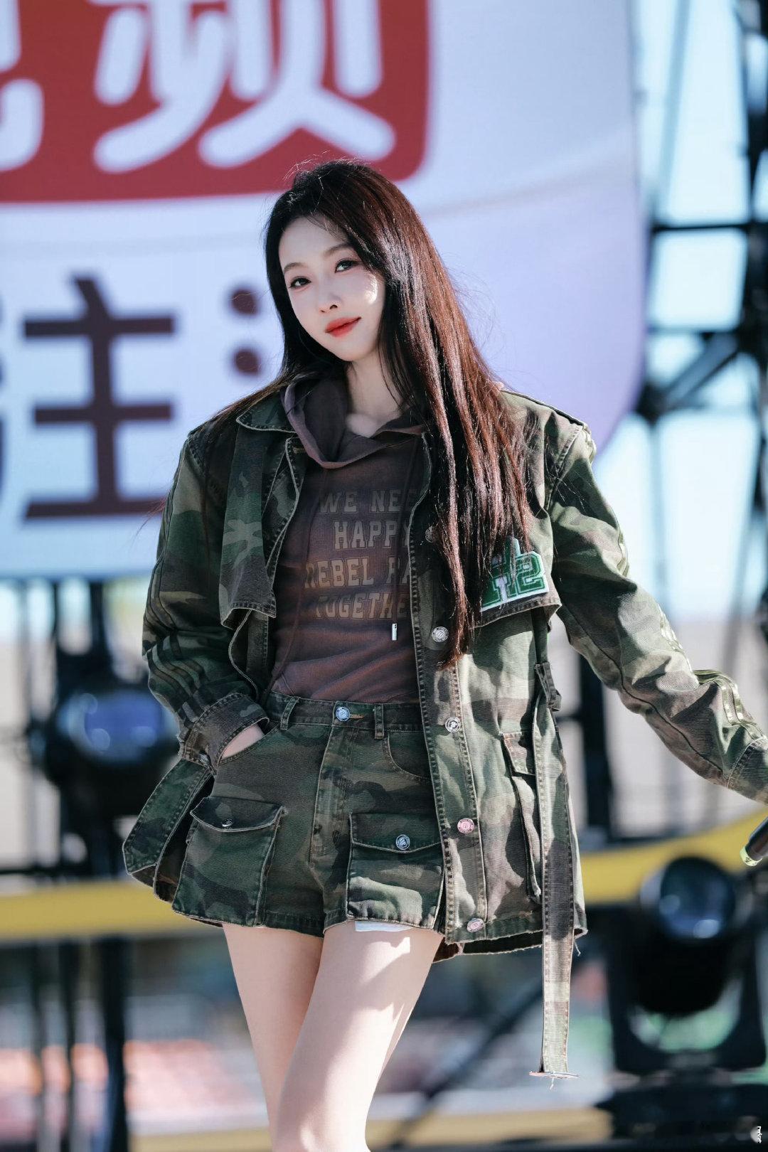 宣璐说参加浪姐力不从心很多人习惯硬撑完美，宣璐却愿意坦诚过往的疲惫，聊起浪姐的力