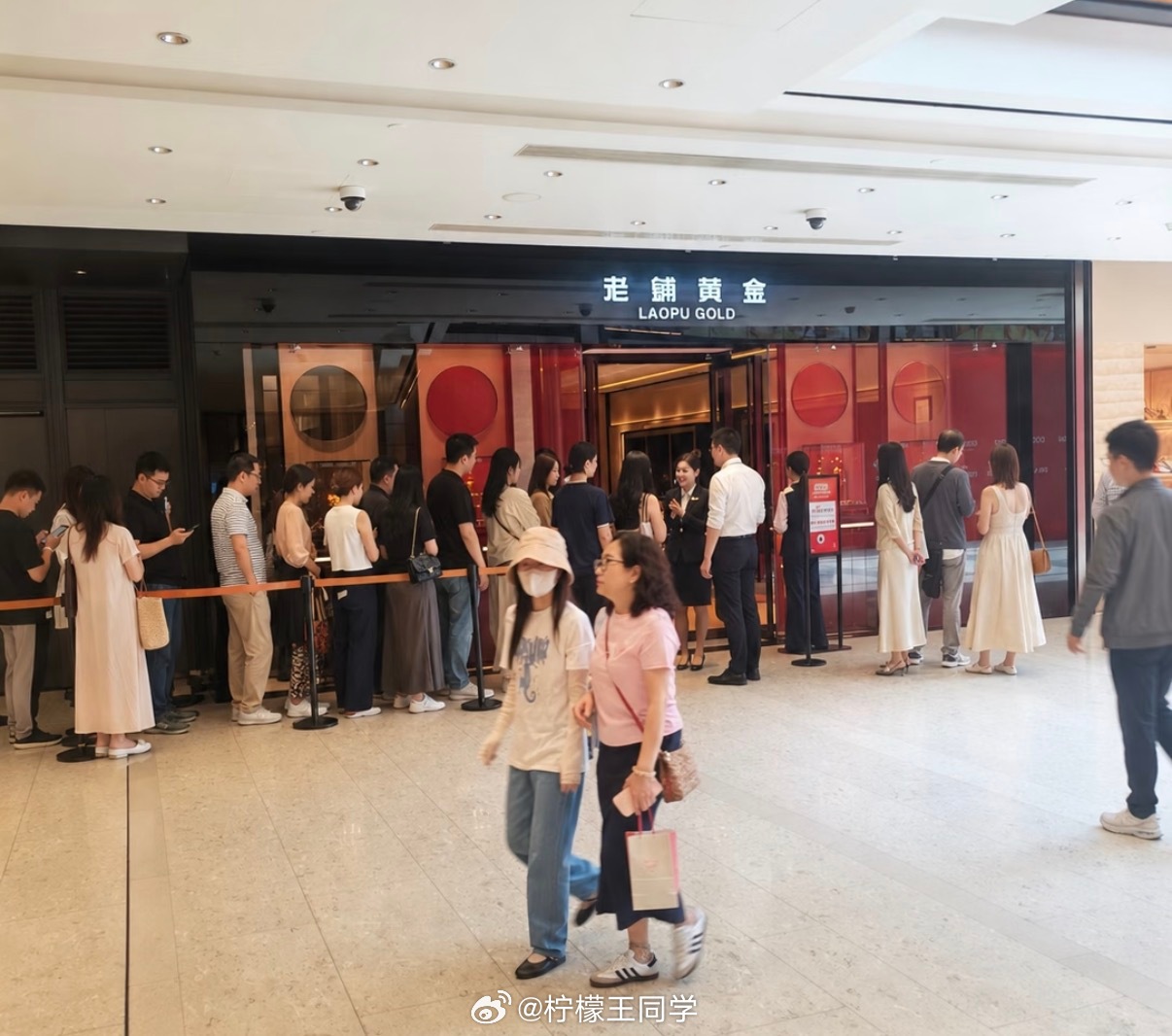 黄金一跌再跌我有个朋友前几天重仓了黄金，不知道看到这条新闻的他怎么想