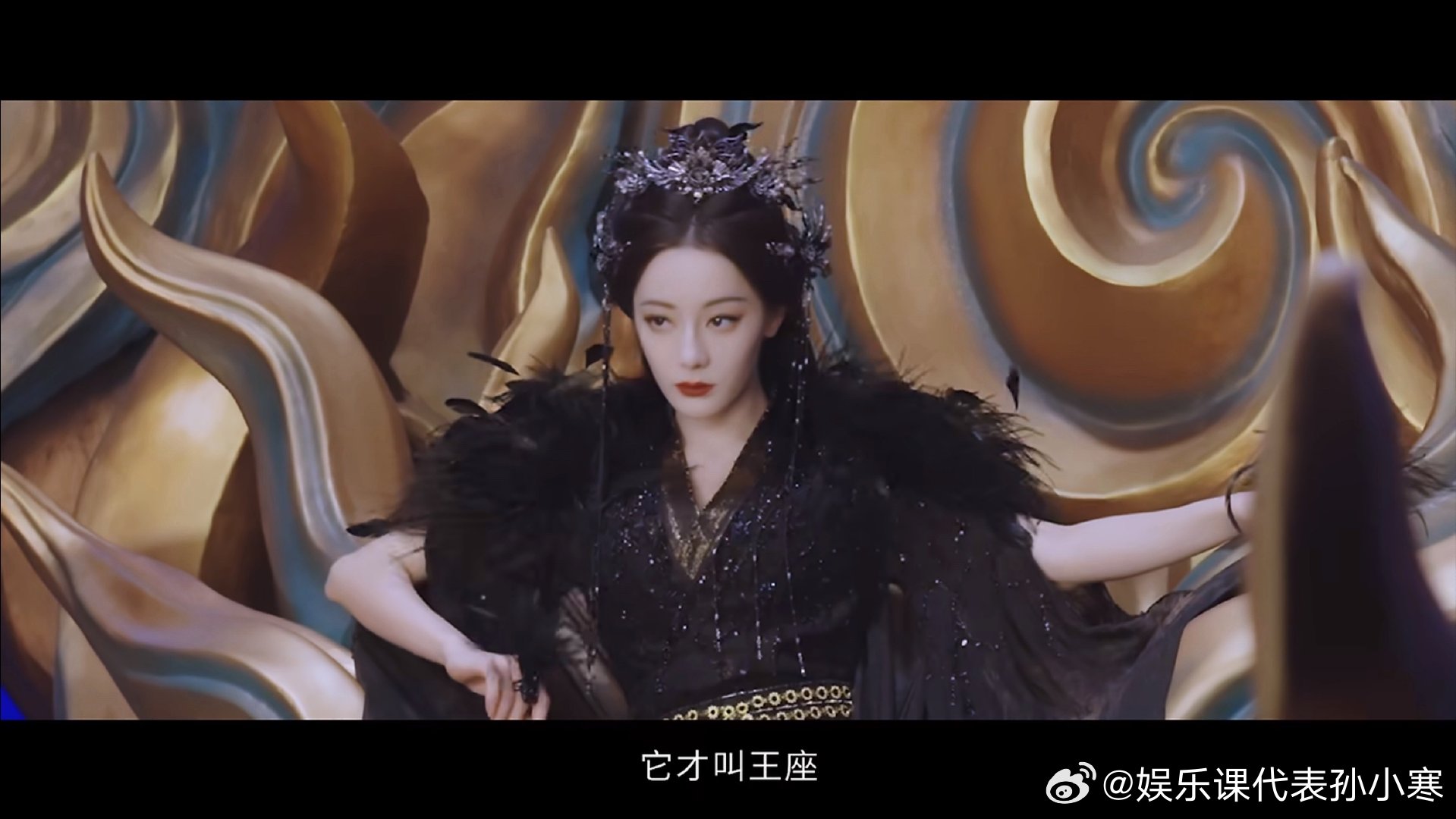 迪丽热巴一人饰三角🆘所以算是一人饰三角!!!迪丽热巴你还有多少惊喜是我不知道的