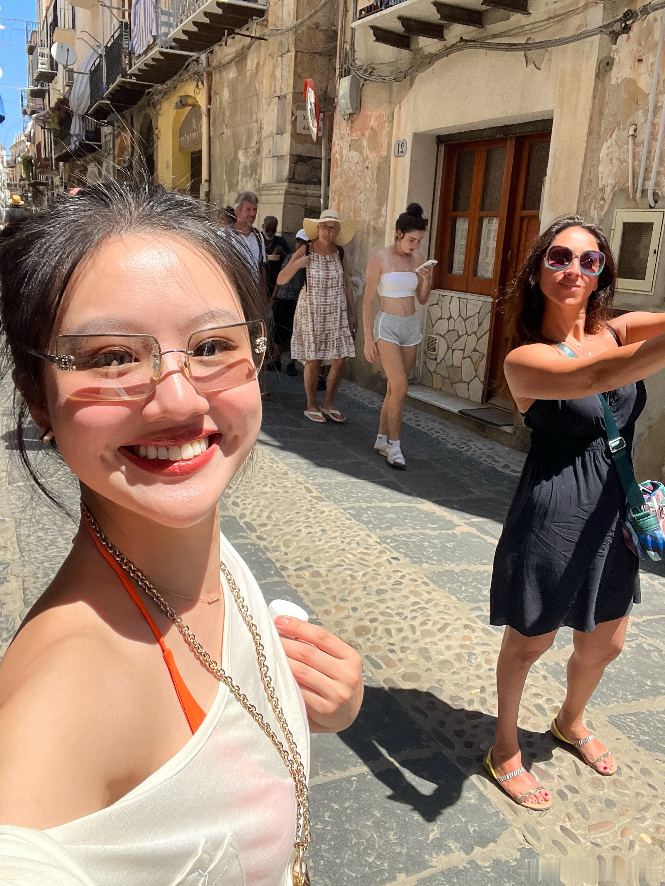 谢谢路人治好了我的自拍尴尬症✌️🤓🤳 ​​​