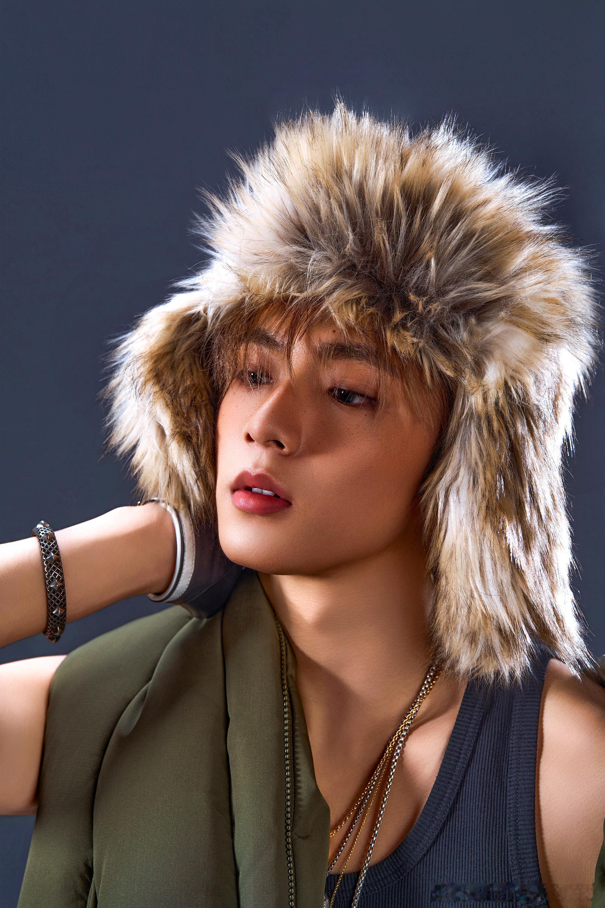 刘耀文这组拍的真不错 什么风格都能驾驭 