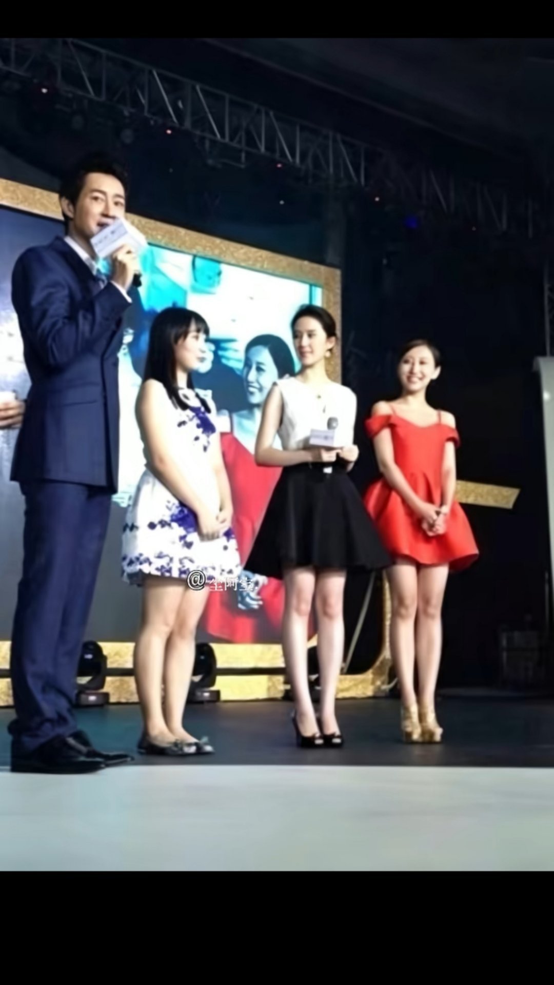 刘亦菲这个子，配上她的脸和气质真是亭亭玉立 