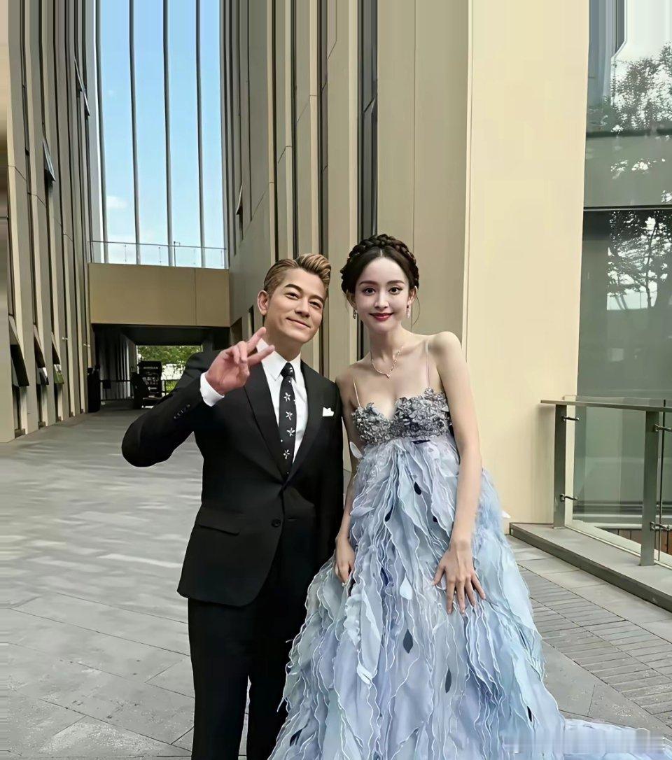 郭富城娜扎合影，这身高差被展现的淋漓尽致 ​​​