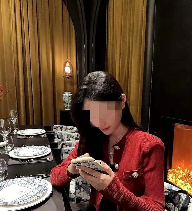 安徽阜阳这相亲局，把“敷衍”和“体面”摆得明明白白！
那天馆子里飘着红烧肉的香气