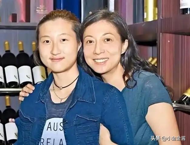 7月15日，72岁的成龙，冲上热搜，关于私生女传闻，吴绮莉终于出来回应了，原来，