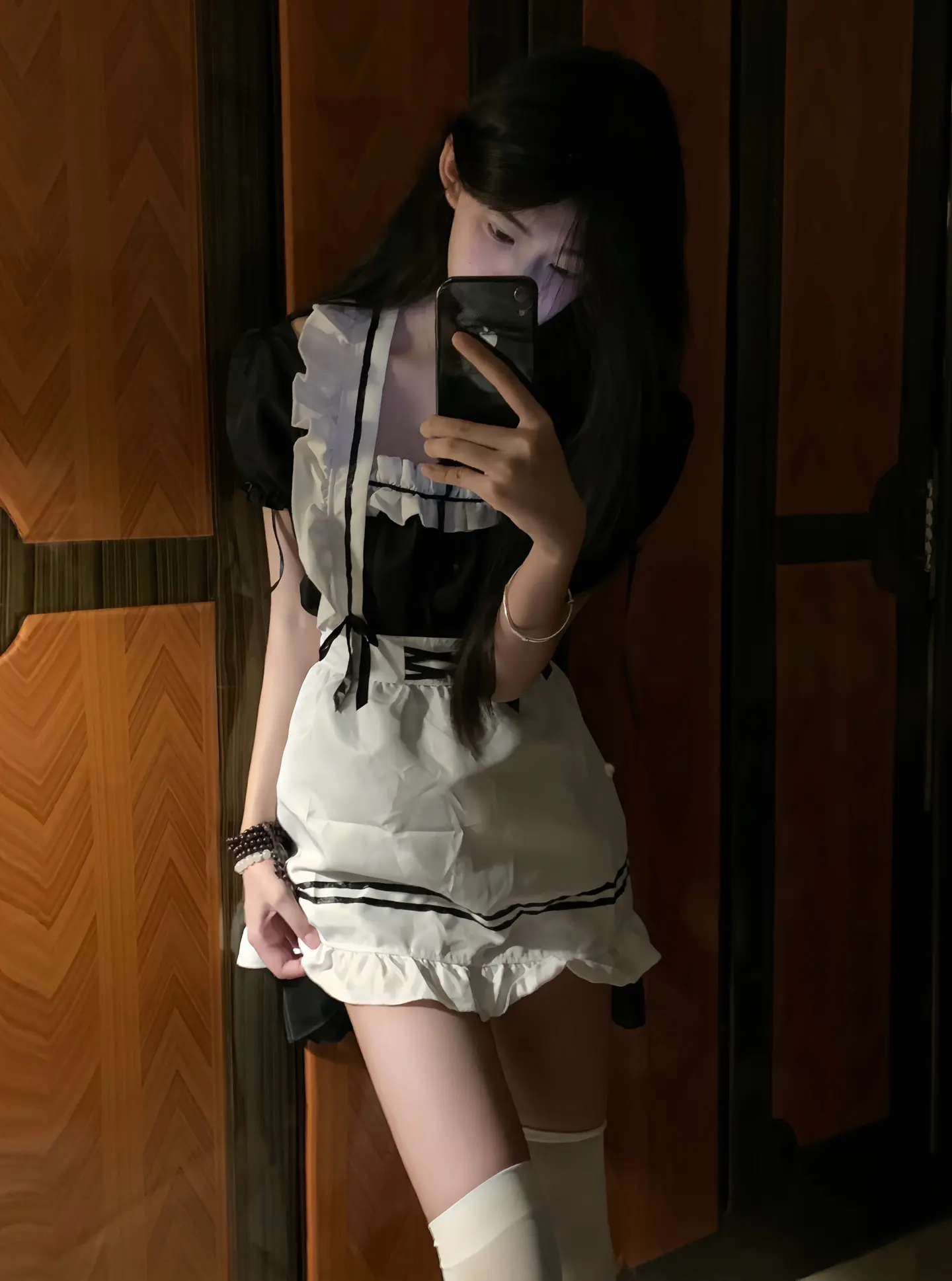 我总是忧愁 你看我的眼神是否和其他 人不同