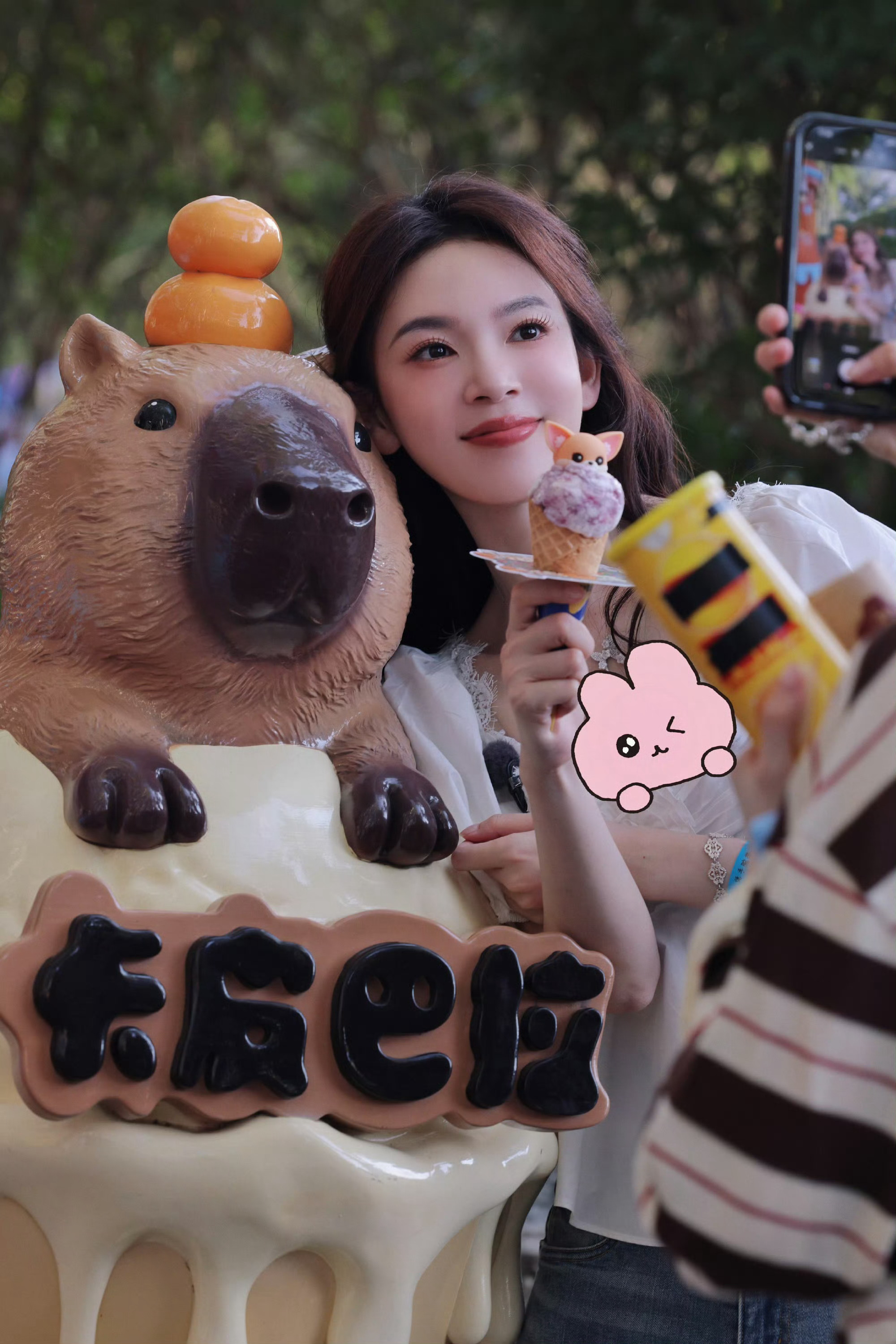 陈瑶游动物园我家那闺女 陈瑶这趟动物园之行太加分了！和朋友们一起闲逛，看小动物时