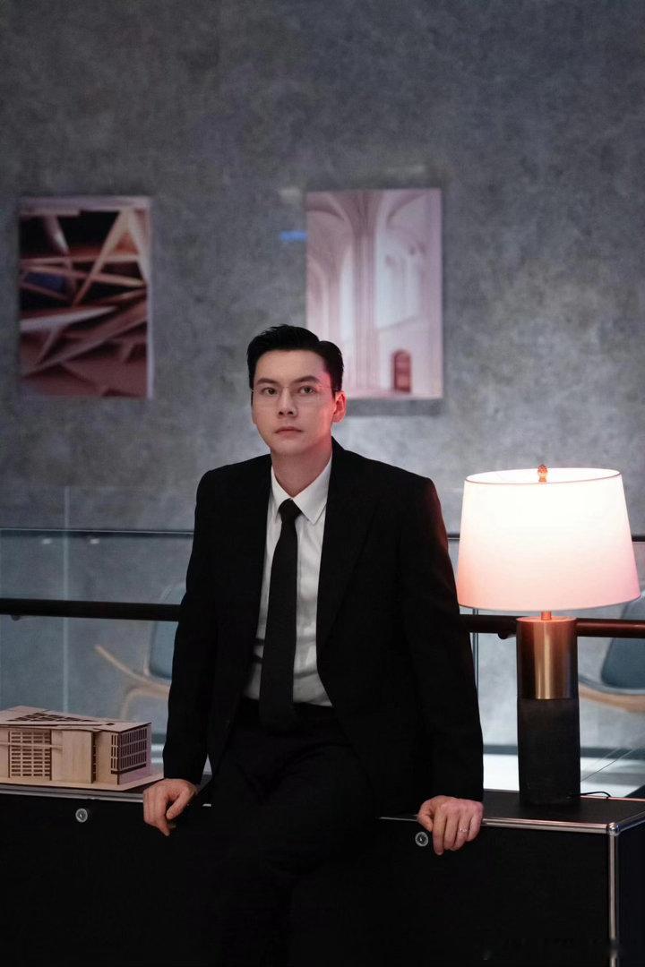 陈伟霆说40岁是人生第二个青春期陈伟霆的第二次青春期 以前觉得四十岁就是中年人了