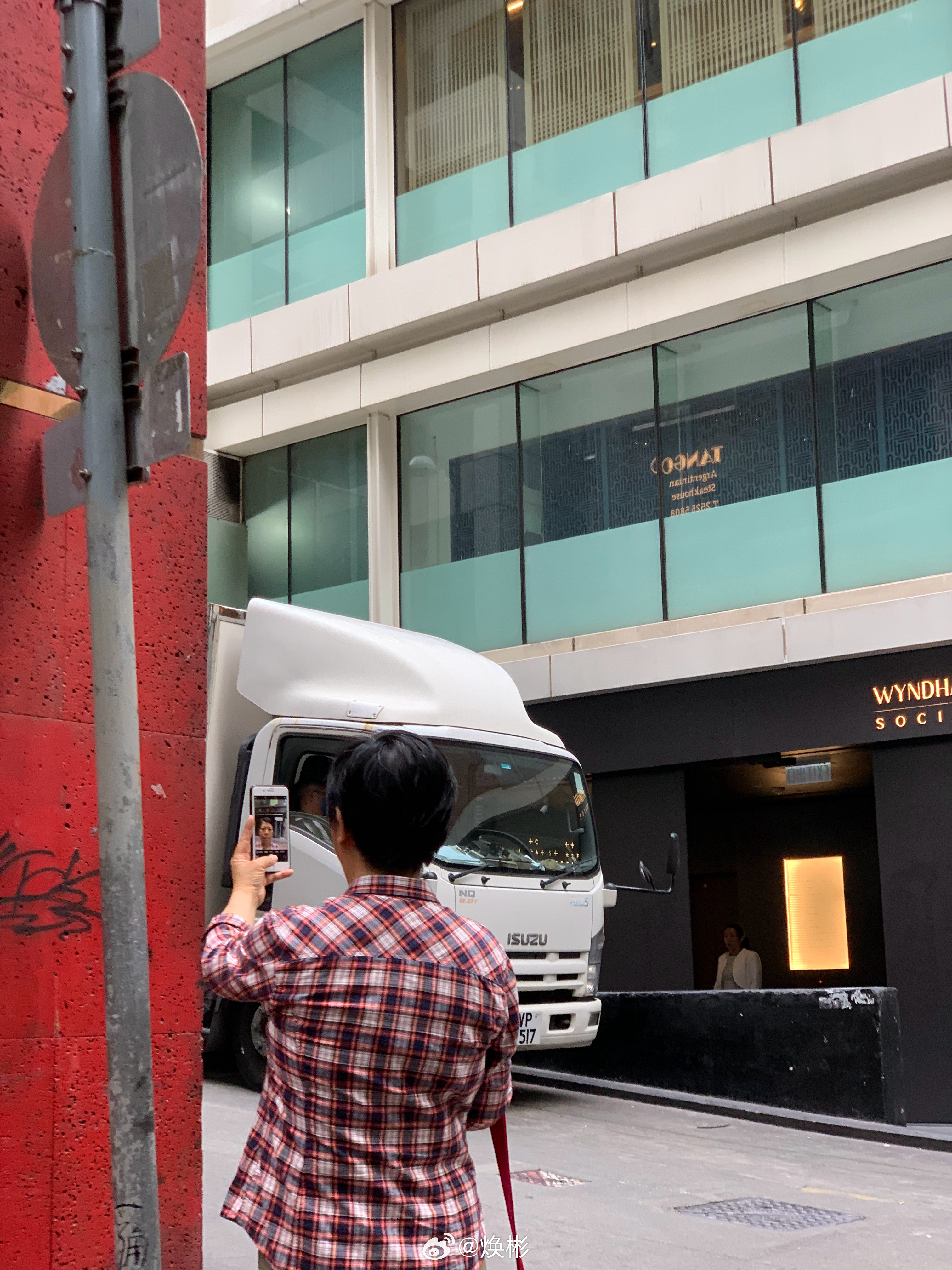 香港满大街随处可见home键iPhone。 ​​​