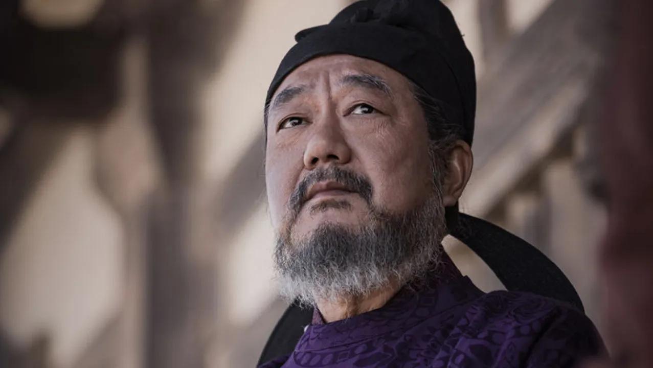 显德元年春天，周世宗柴荣准备出征讨伐北汉。

他把七十三岁的老臣冯道叫来，问他：
