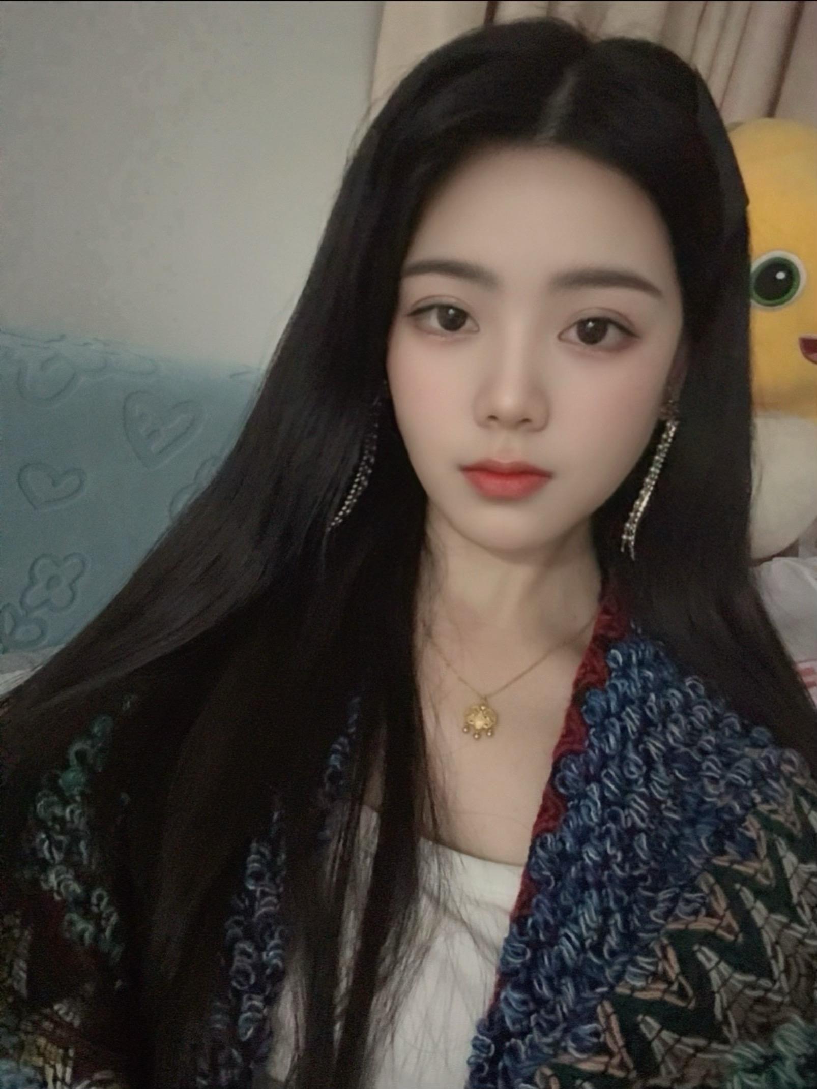 为什么总批判打扮的女性，雌竞是这个社会最荒唐的内卷