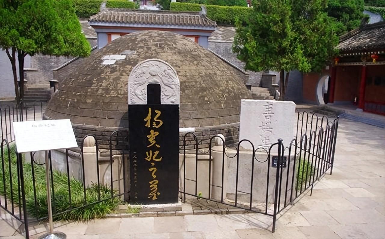 公元734年，唐玄宗亲自挑选儿媳。两年海选，千金过手，最后选中了一个十六岁的女孩