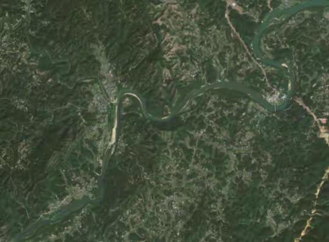 村民：6个孩子从邻县骑车过来，4人下水后出事

极目新闻记者 邓波
据广西梧州市