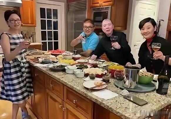 韩红让我们这些底层人给冯裤子走个面，有点过了！人家每天吃着燕窝，喝着琼浆，住着美