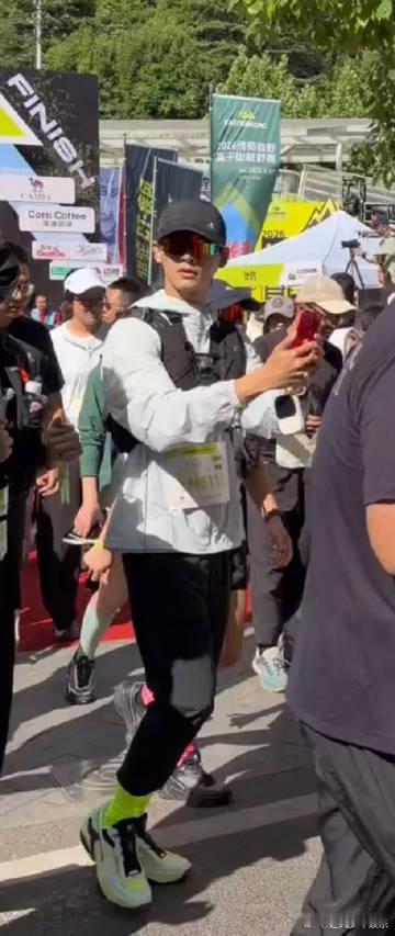 姚琛越野跑直播 姚琛的越野跑之路充满了挑战与精彩，他用努力打磨给自己加上的每一分