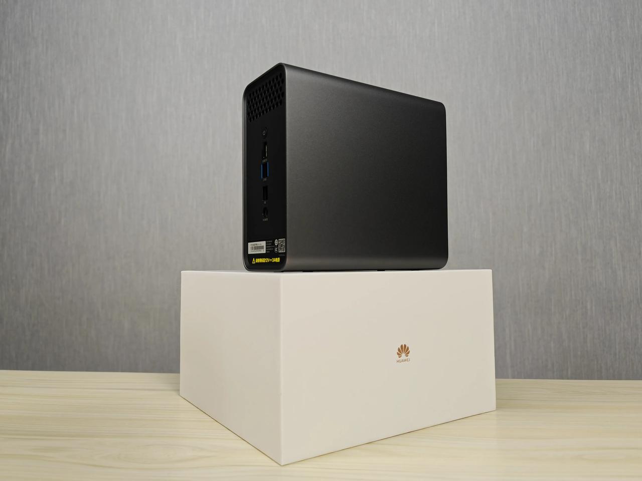 一直很想用的华为家庭存储，现在已经到手了，双盘位2TB+2TB，很有份量感，外观