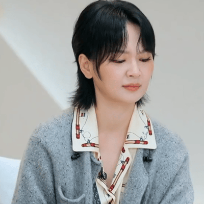 周笔畅观察室一期12个表情后会友期 观察室的周笔畅全程表情在线，一期攒够12种神