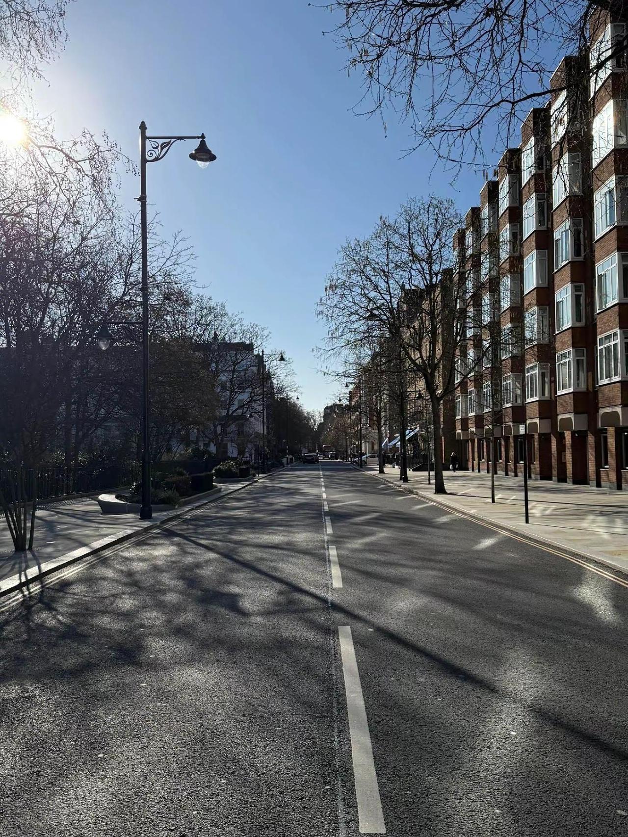 可思念会见缝插針 人声鼎沸的时候 我总是在想你在我身边就好了