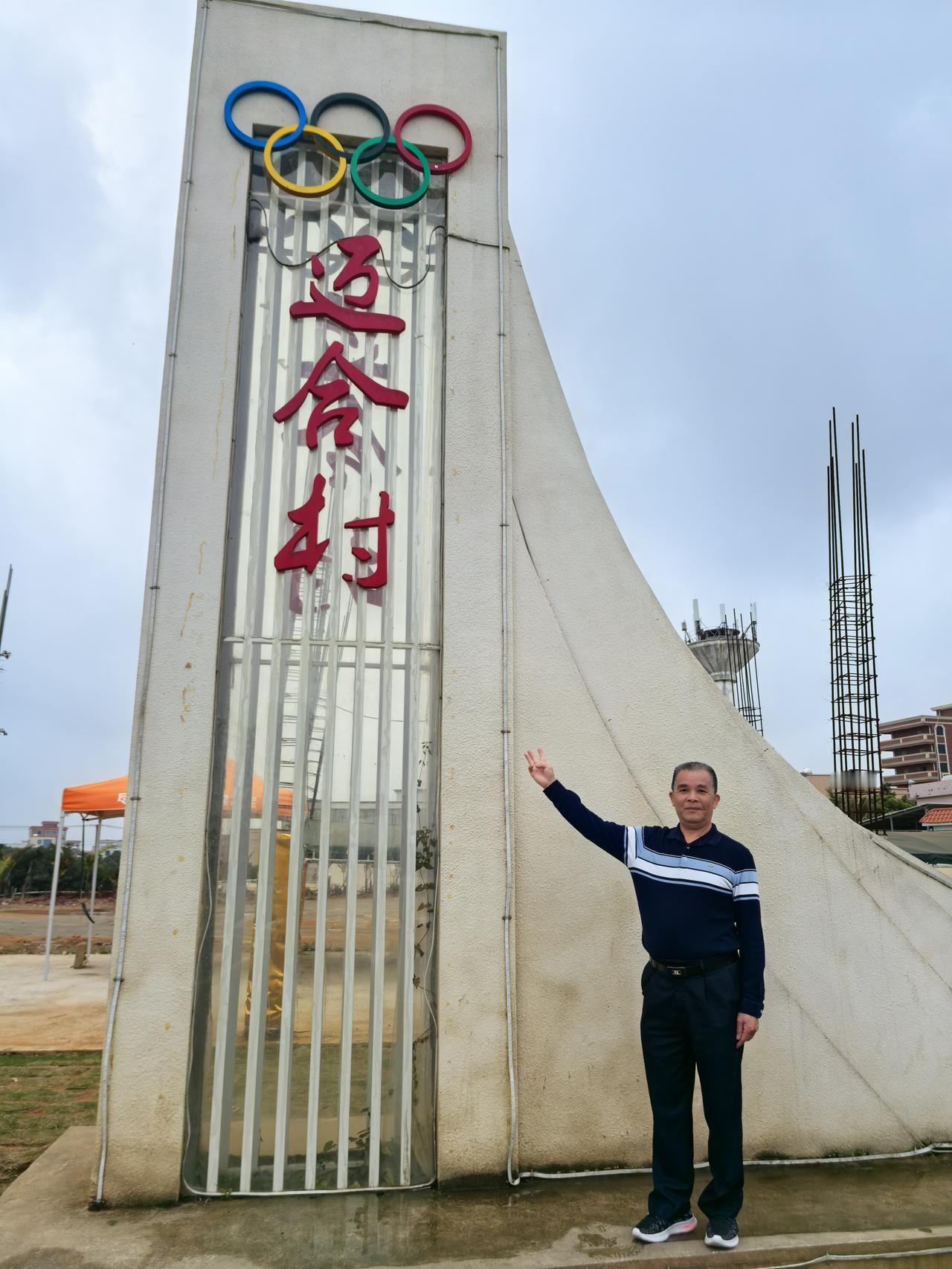 《人杰地灵》
山川毓秀韵悠长，俊彩星驰绽异光。
屈子离骚传万古，武侯睿智耀八荒。