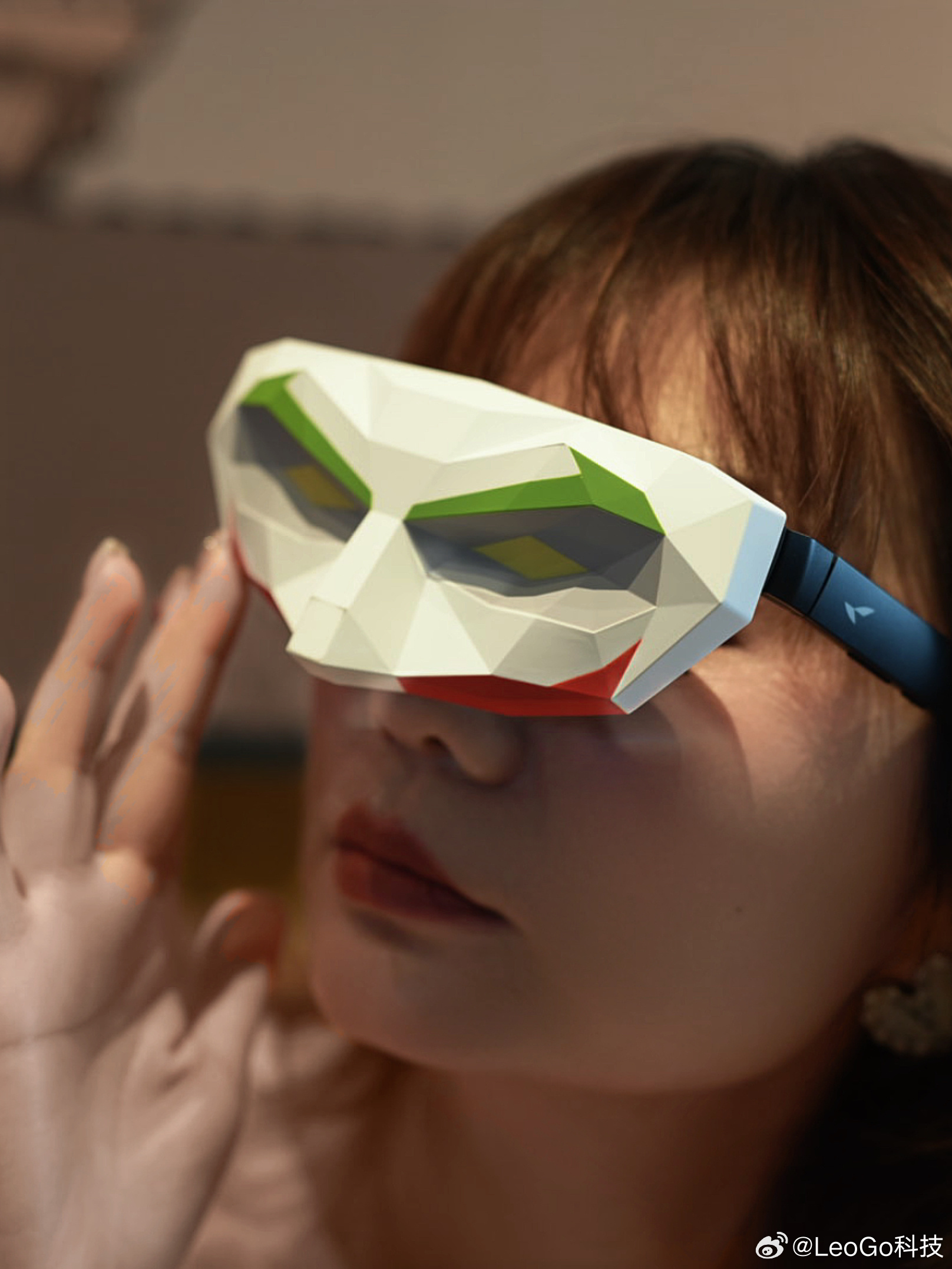 收到这个盒子的时候，我承认我有点小激动。我这款是混沌限定版，小丑主题。遮光罩直接