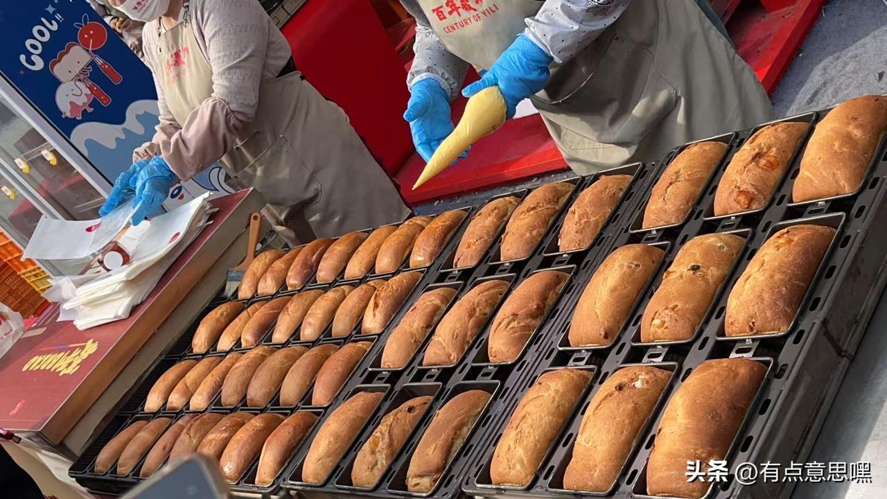 义利现场给你烤面包

今天路过隆福寺，走进去看看，1993年的一场大火，把曾经与