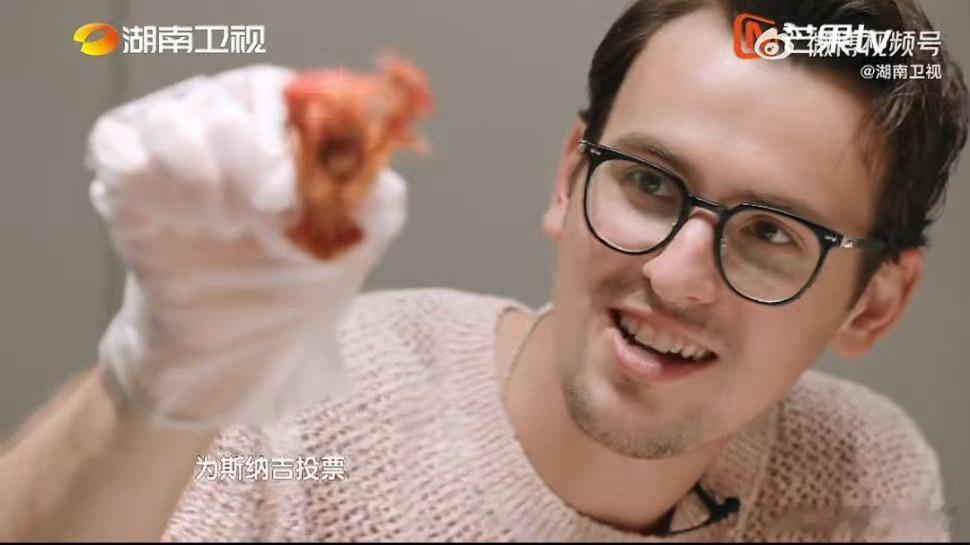 歌手直播Stanaj形容中国之旅很牛斯纳吉表示这次的中国之旅如梦似幻，感觉已经完