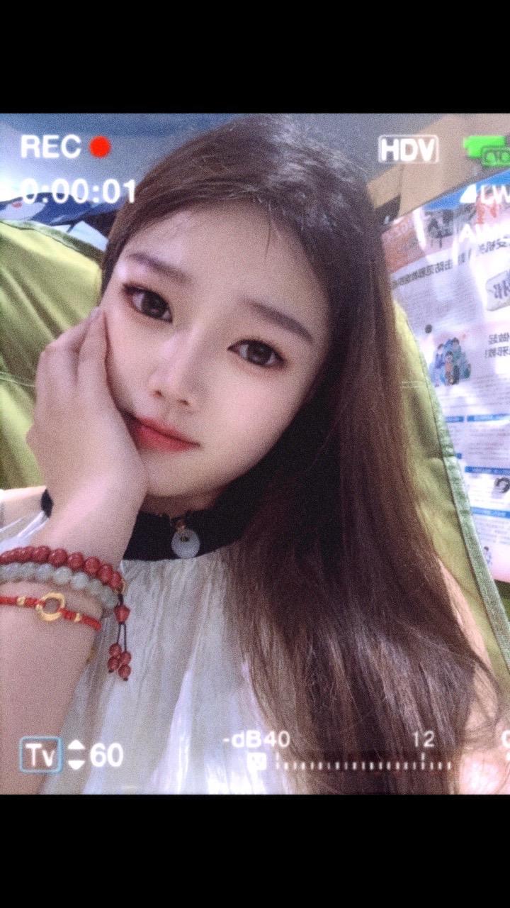 “我想要的从来不是瞬间，而是你永远在我身边”🌹