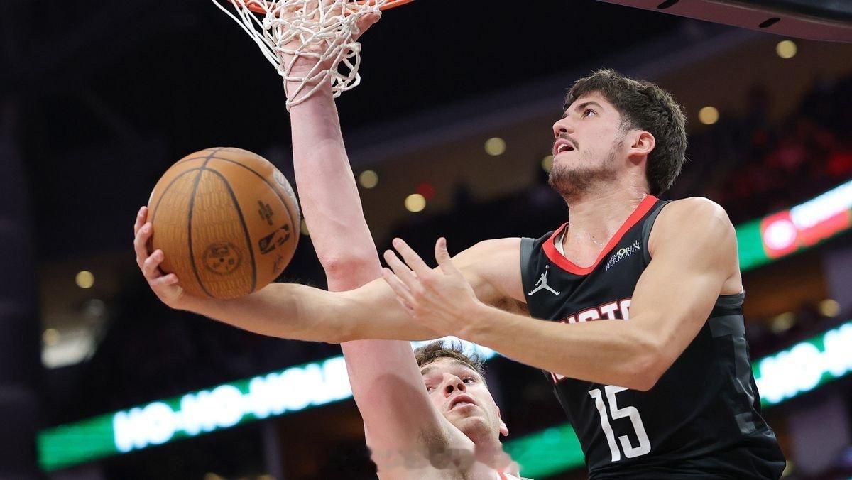 本赛季接球投三分命中率榜（至少50次出手），谢泼德50.0%第三1. 吉莱斯皮 