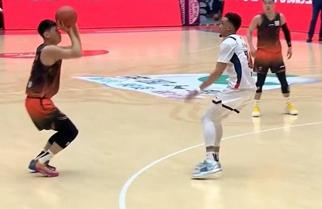 山东单节4记三分，半场56-39领先17分，广东谁之过？
北京时间4月6日，山东